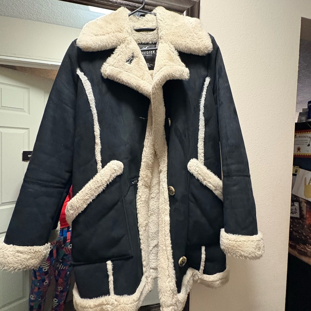 Hollister Black Coat with Cream Faux Fur Trim